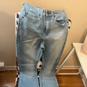 Levi’s High rise wide leg 27” waist very stretchy